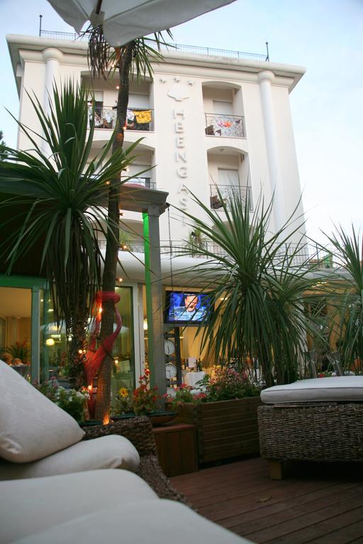 Hotel Bengasi Ріміні Екстер'єр фото