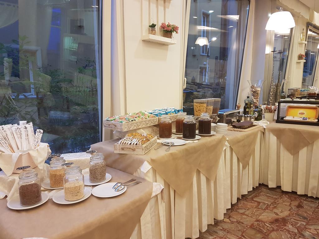 Hotel Bengasi Ріміні Екстер'єр фото