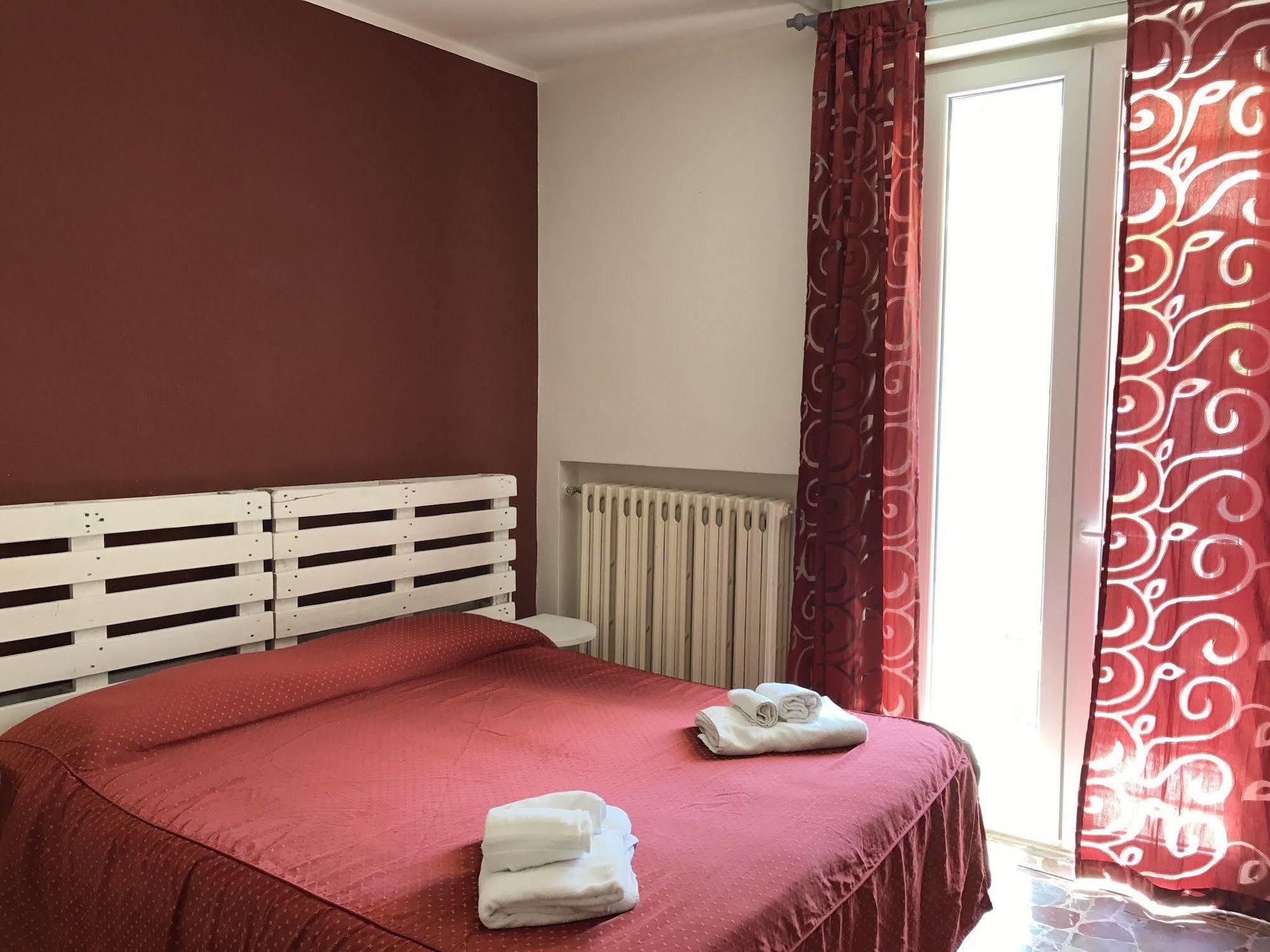 Hotel Bengasi Ріміні Екстер'єр фото